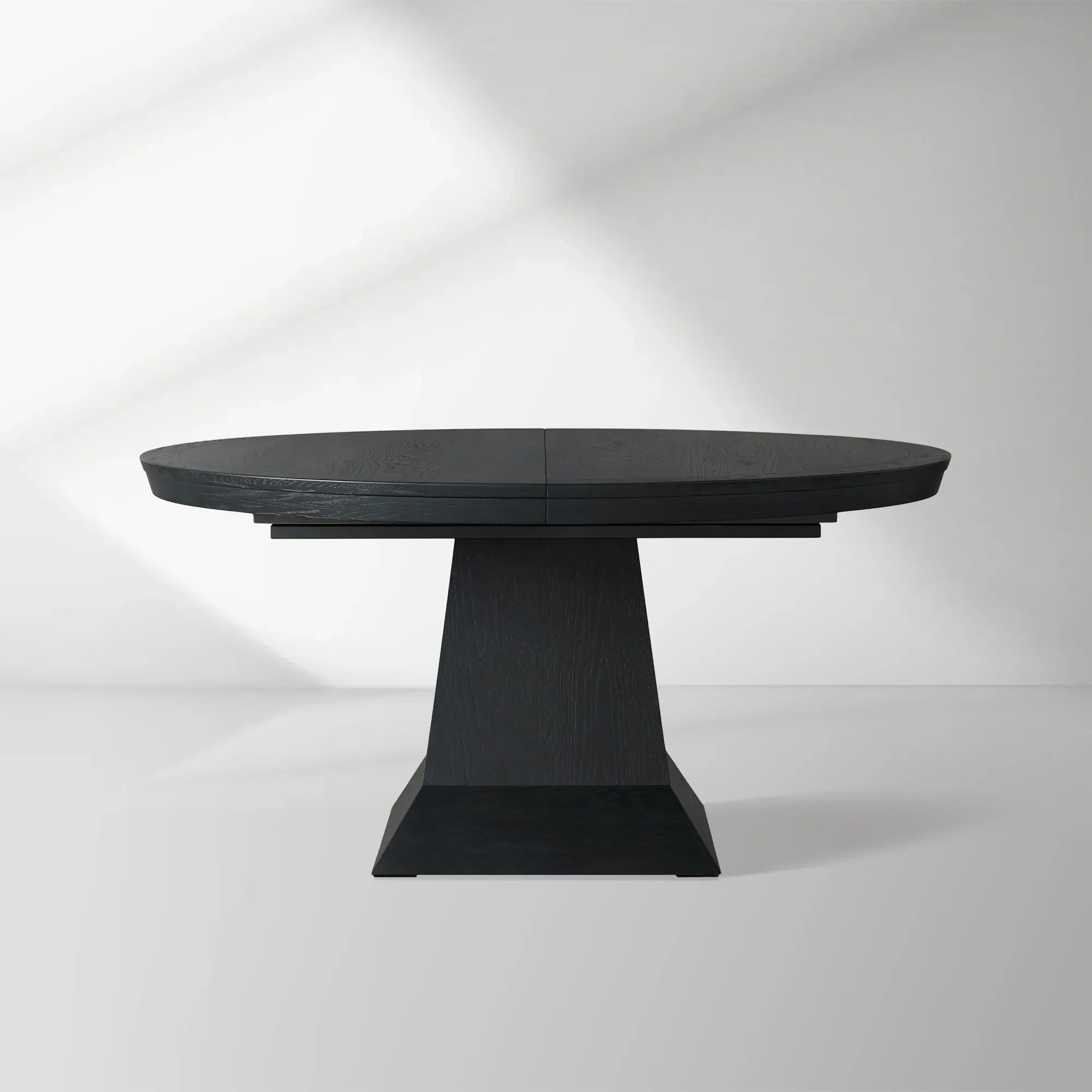 Leighton Round Extension Dining Table with Leaves