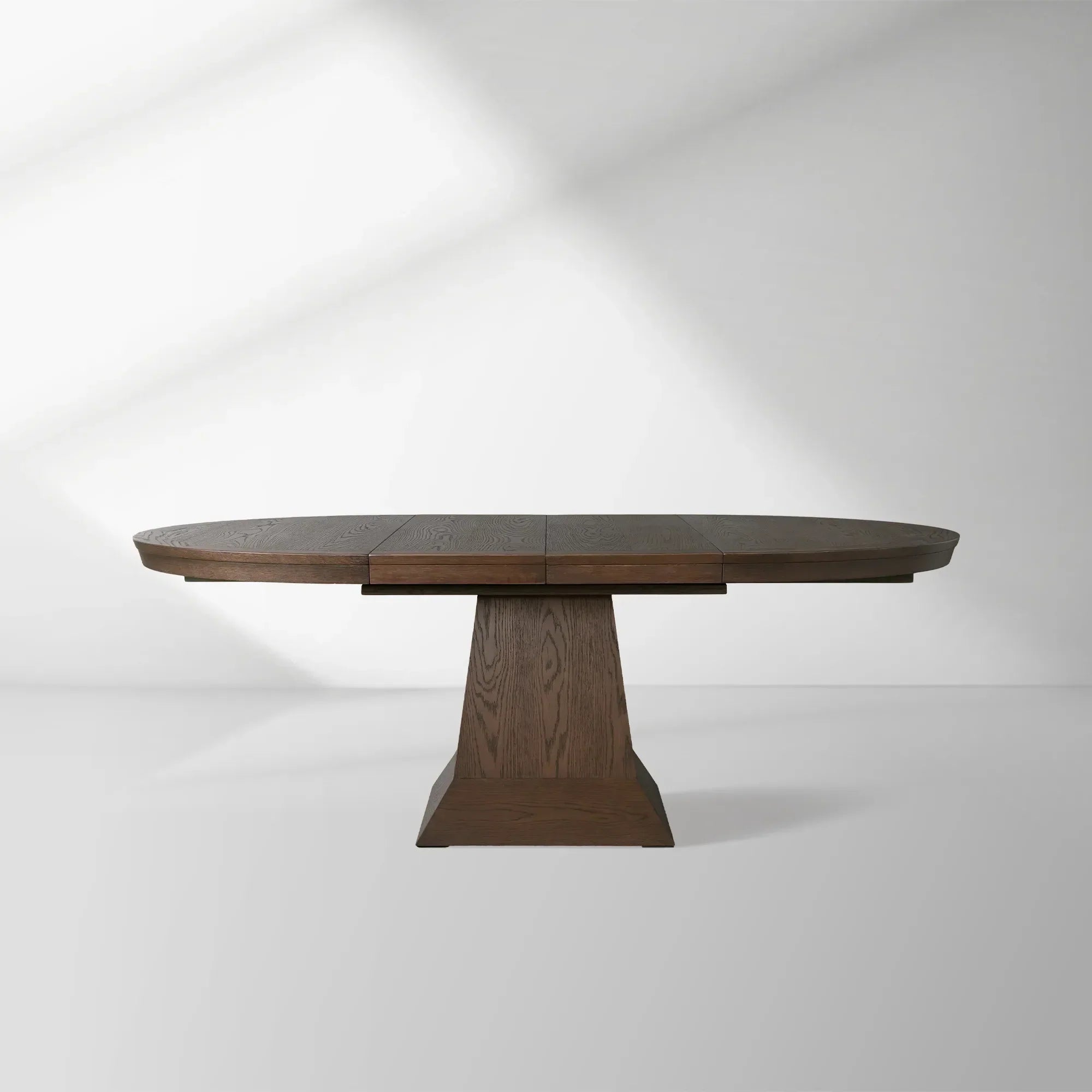 Leighton Round Extension Dining Table with Leaves