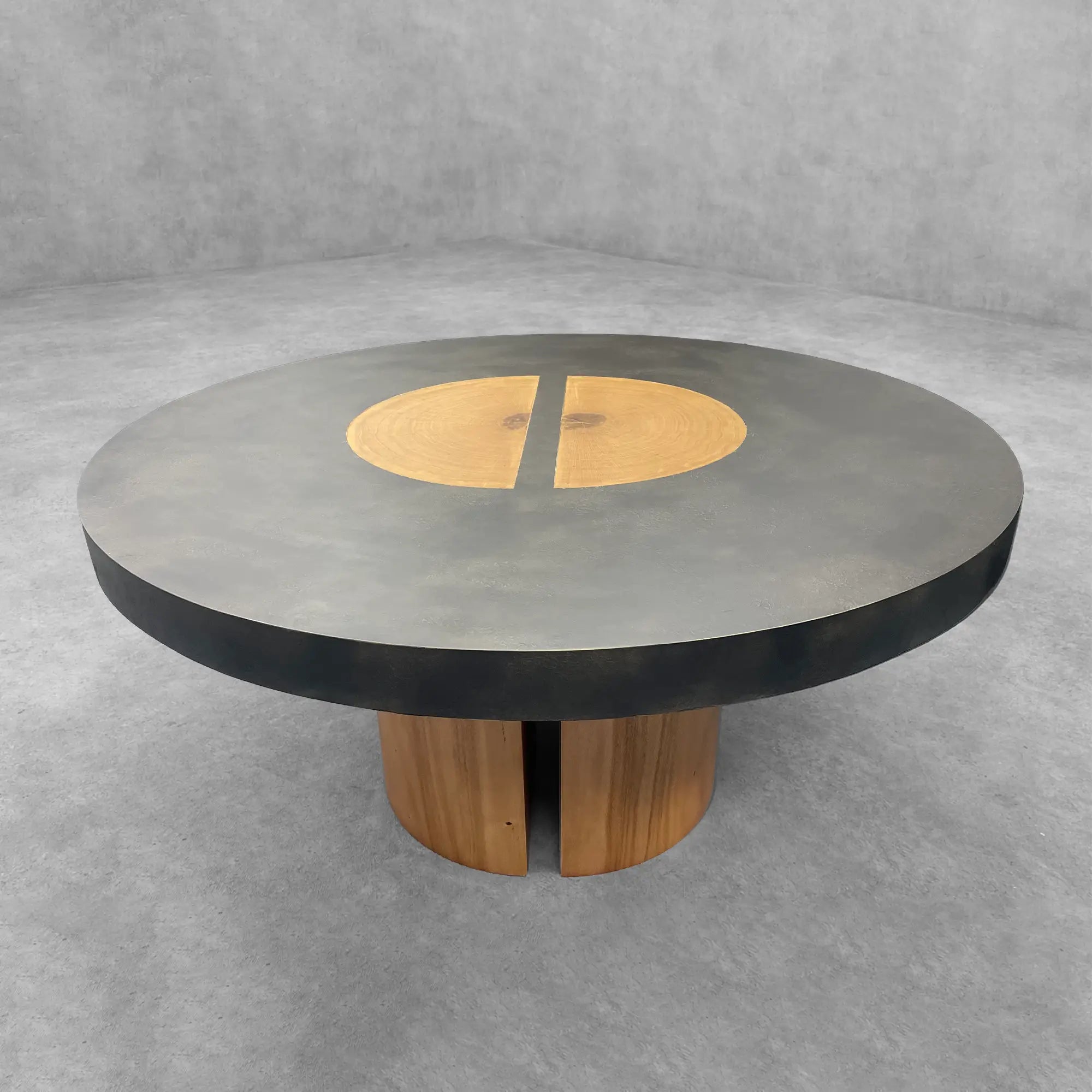 Reclaimed Yukas Wood Acacius Round Dining Table