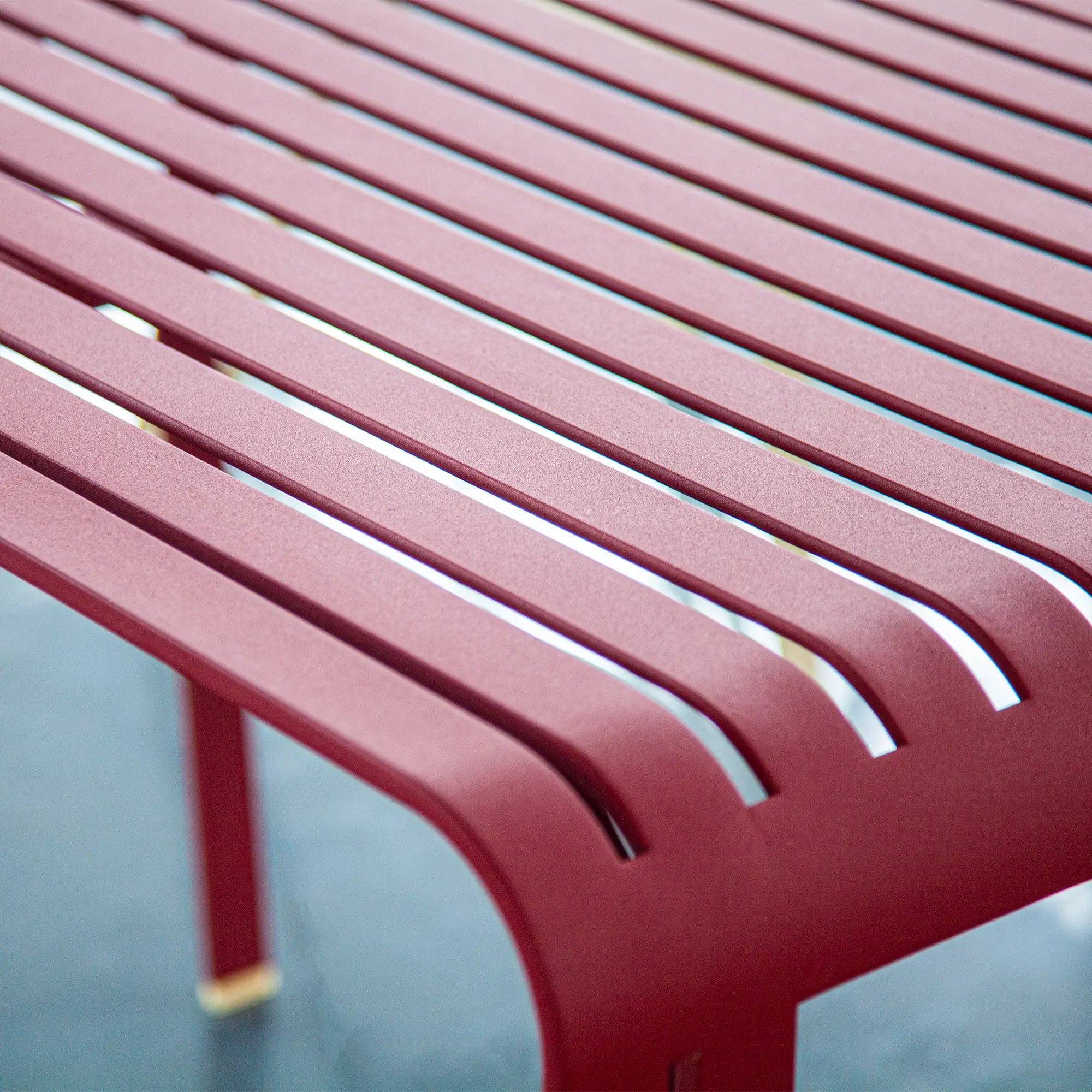 Striped Aluminum Outdoor Dining Set with Sand Surface Red Finish
